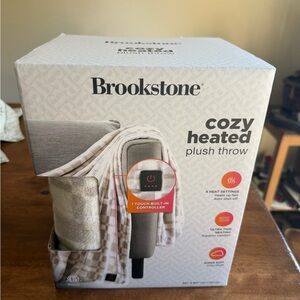 Brookstone Heated Plush Throw with Gray and Cream Pattern